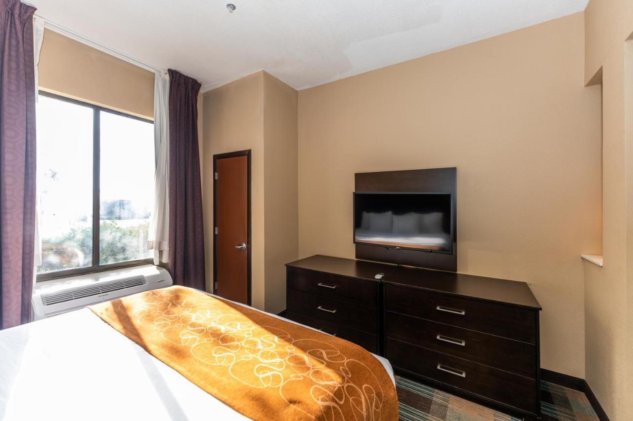Comfort West At Clay Road Hotel