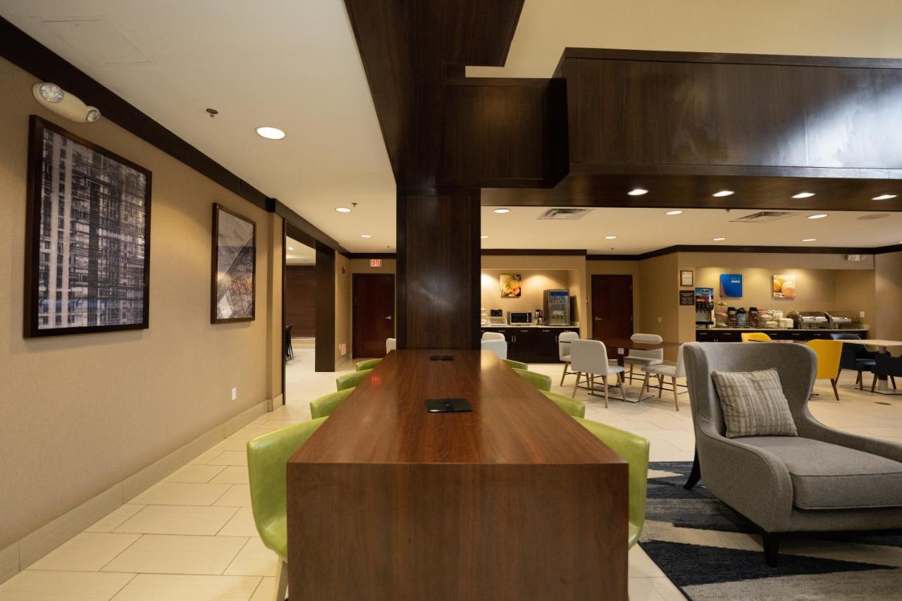Hotel Comfort West At Clay Road