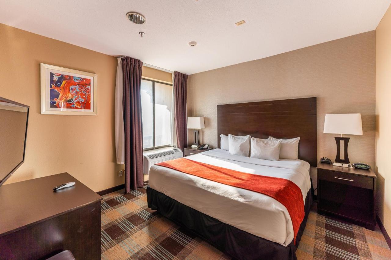 Comfort West At Clay Road Hotel 3*