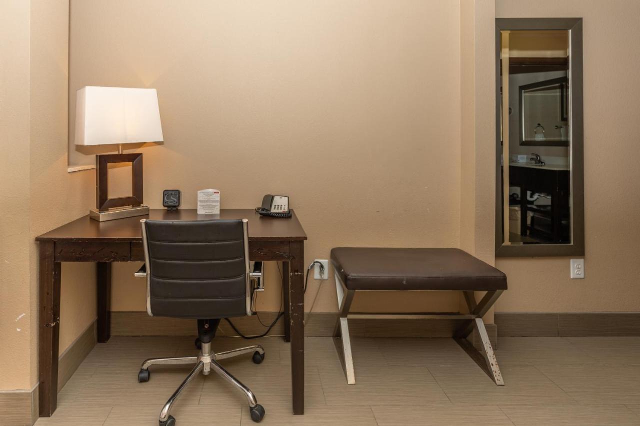 Hotel Comfort West At Clay Road 3*