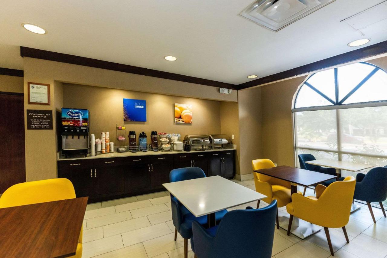 Comfort West At Clay Road Hotel 3*