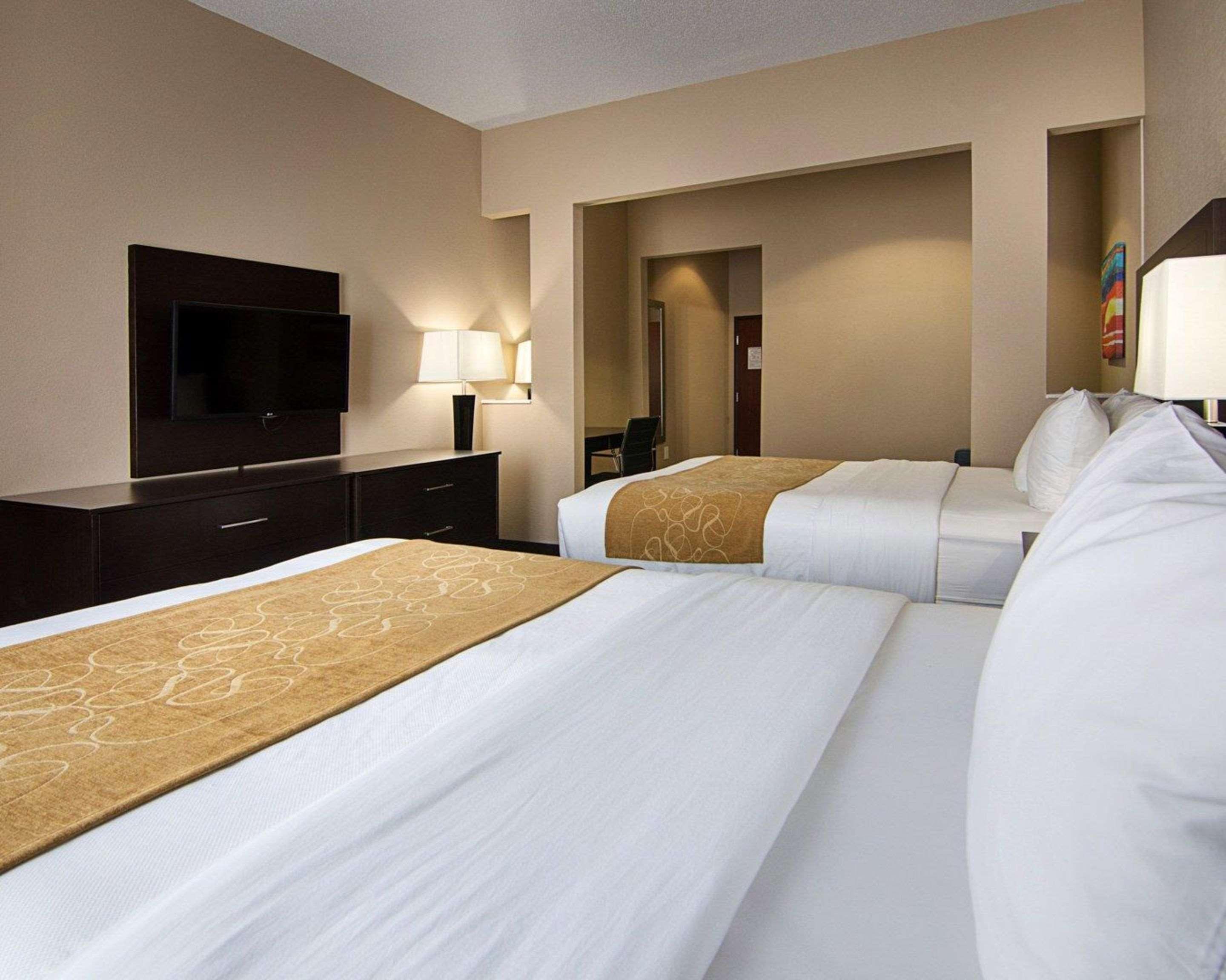 Hotel Comfort West At Clay Road