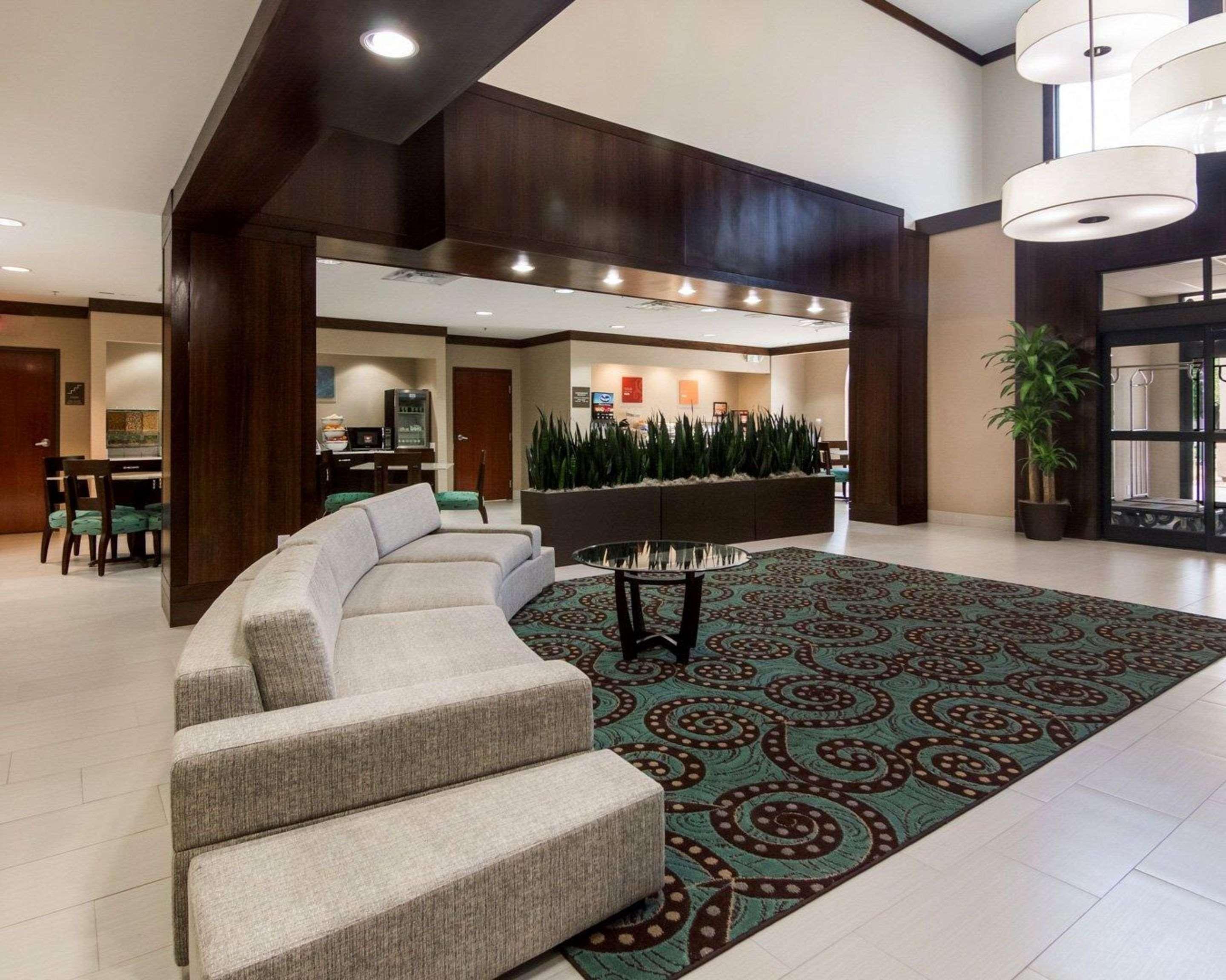 Hotel Comfort West At Clay Road 3*