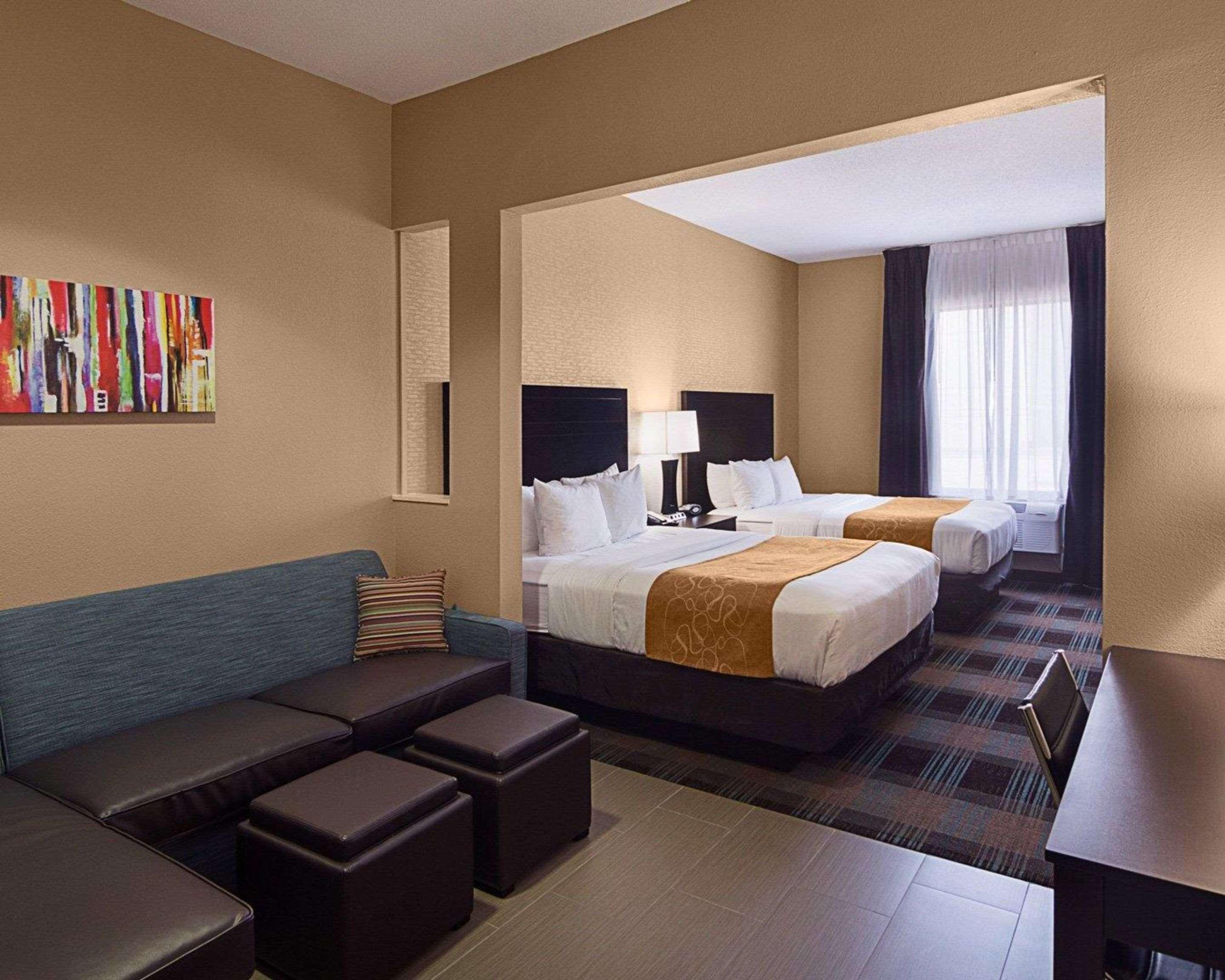Hotel Comfort West At Clay Road