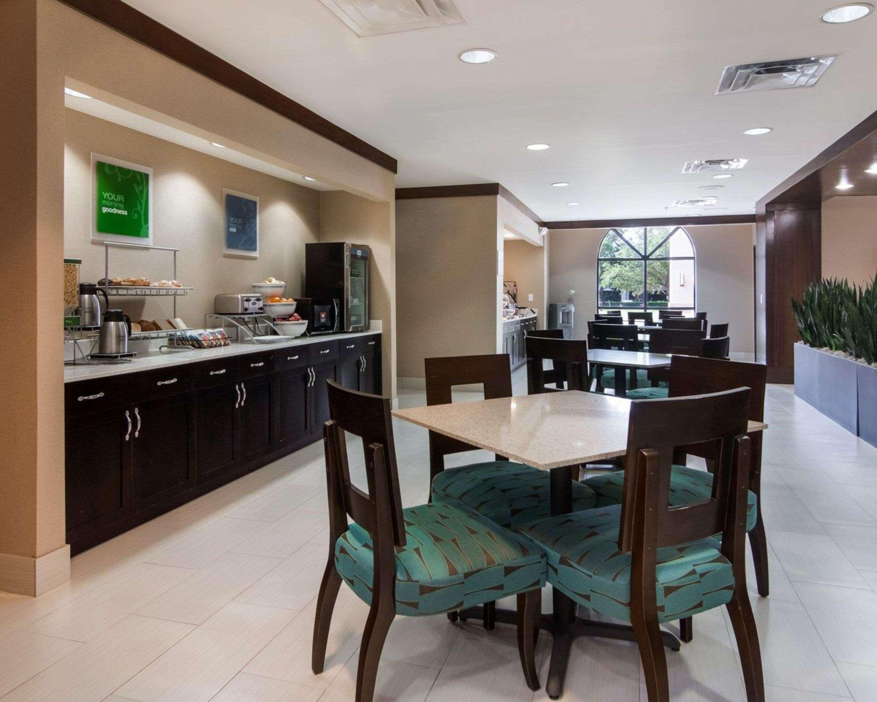 Comfort West At Clay Road Hotel 3*
