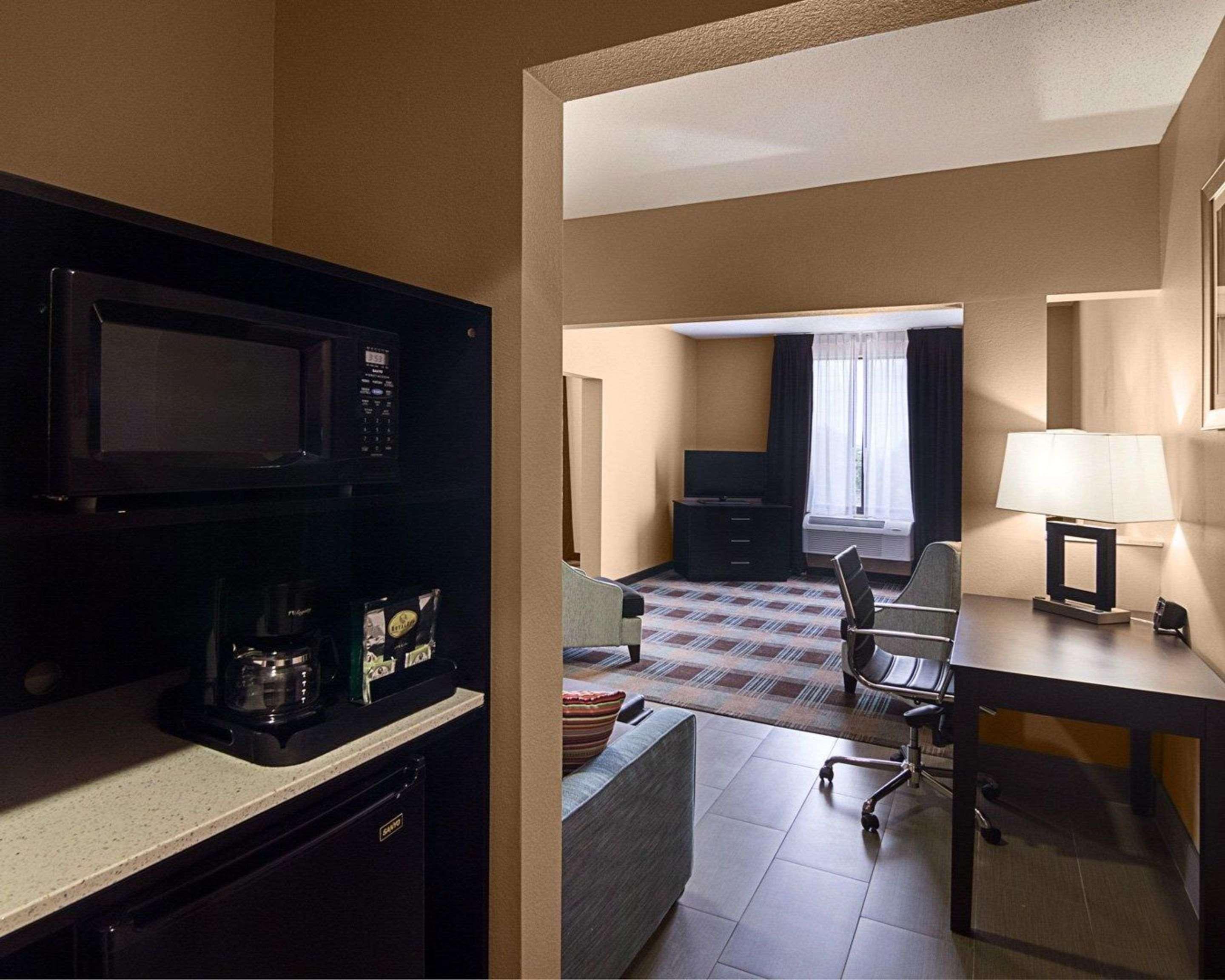 Hotel Comfort West At Clay Road 3*